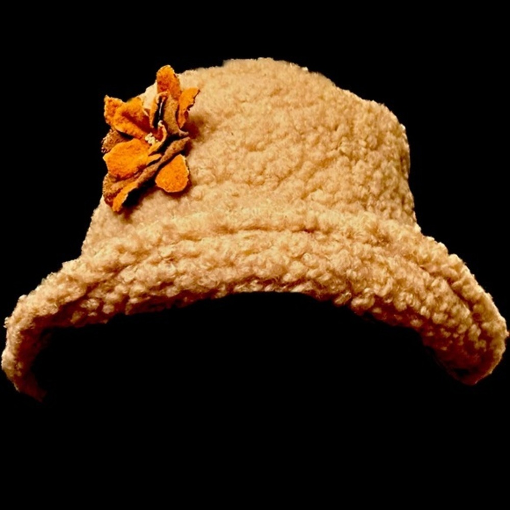 Sherpa hat with leather flower, adjustable!!
